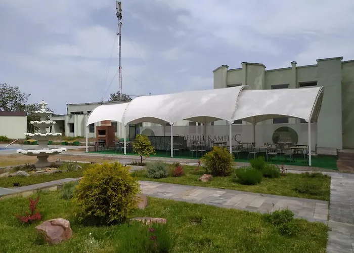 Zelenyi Kampus Готель *